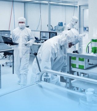 how-personnel-are-monitored-in-a-cleanroom-2-192_L